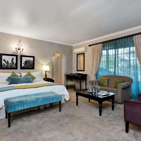 Mount Grace Hotel & Spa Magaliesburg Exterior photo A bedroom at the Taj Bengal