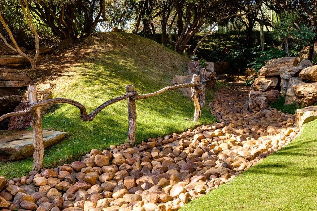 Mount Grace Hotel & Spa Magaliesburg Exterior photo A rock border