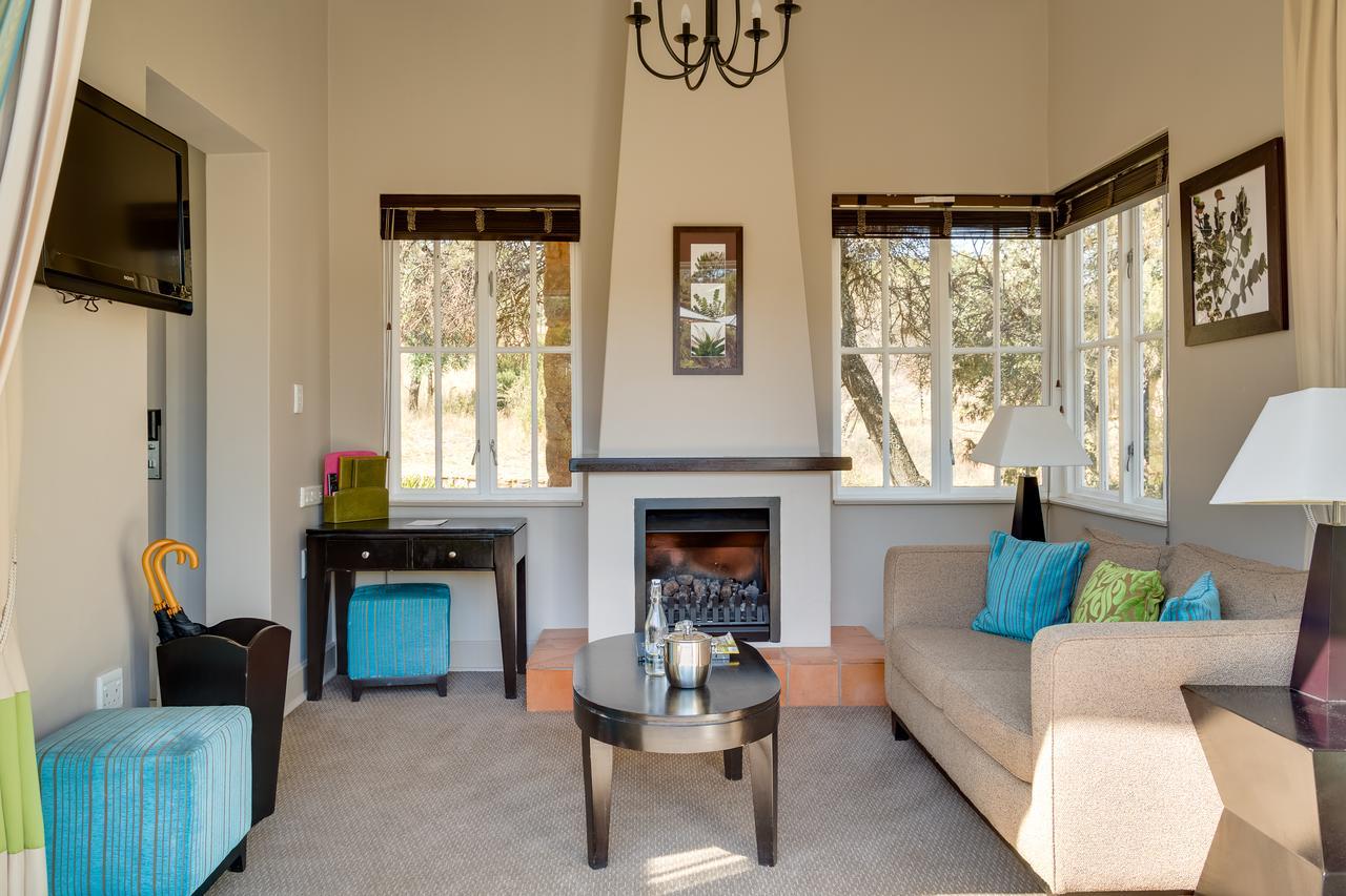 Mount Grace Hotel & Spa Magaliesburg Exterior photo A living room at the hotel